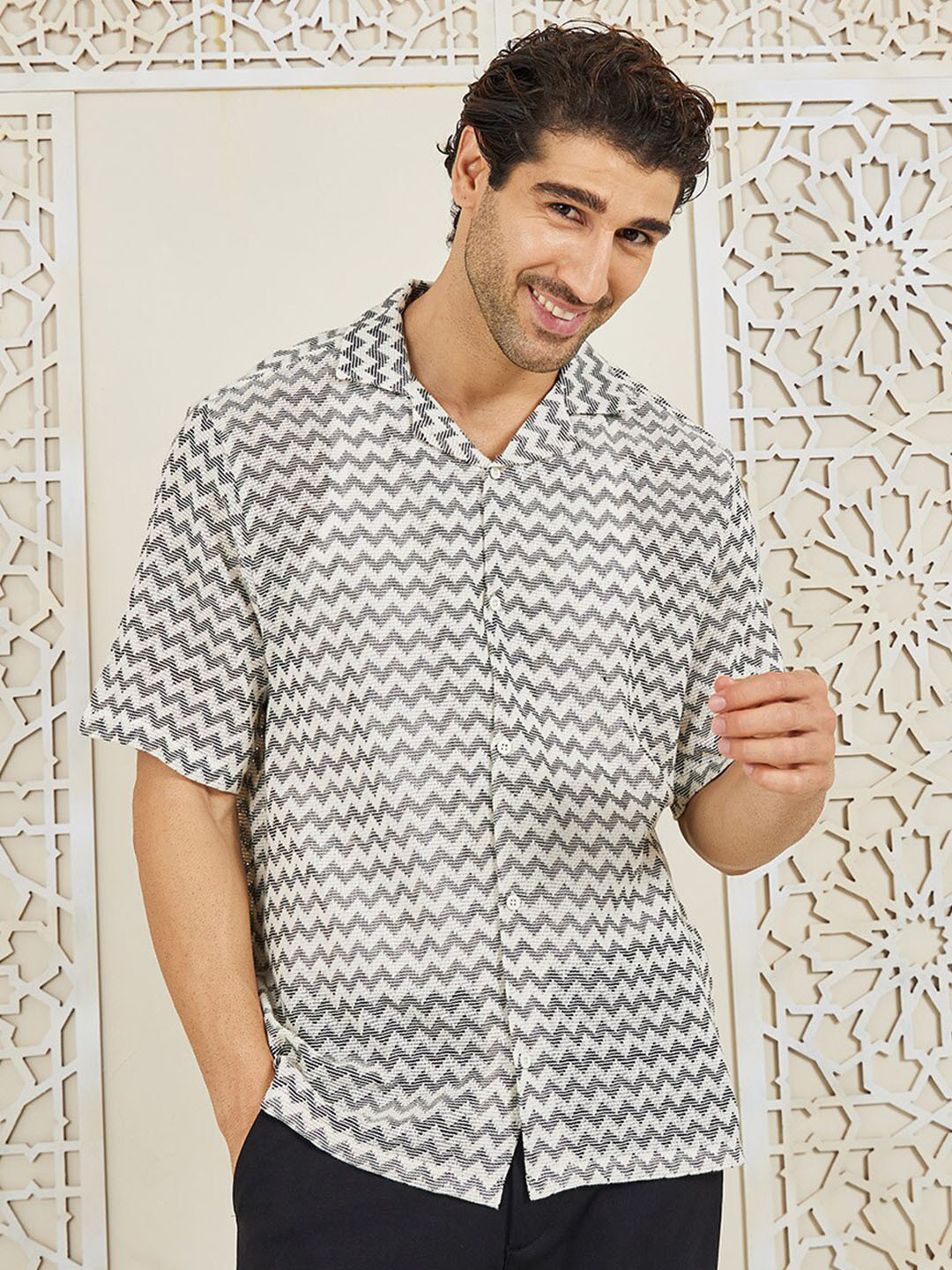 Styli White Zig Zag Striped Resort Collar Relaxed Knit Shirt