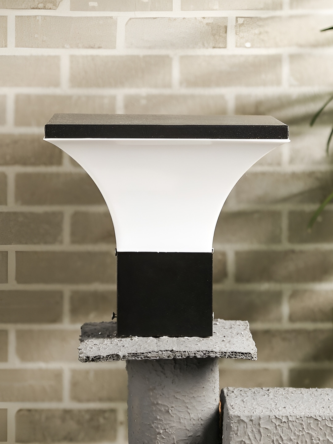 DENICRAAS White & Black Gate Light Outdoor Lamp
