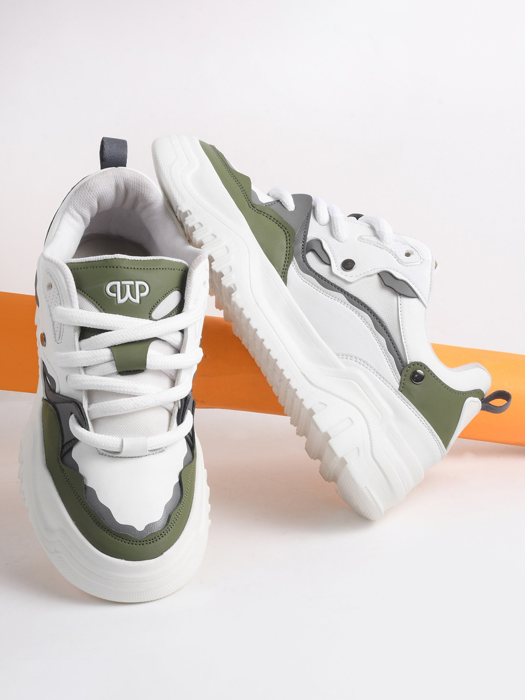 THE WHITE POLE Men Colourblocked Round Toe Lightweight Memory Foam Patent Leather Sneakers