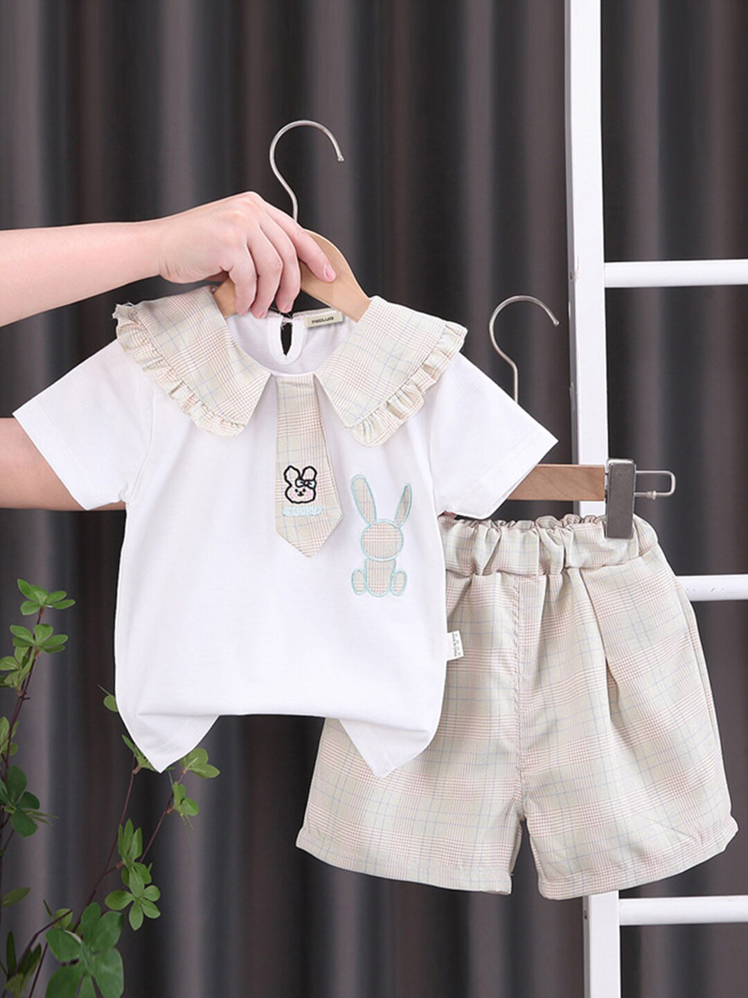 INCLUD Girls Printed Peter Pan Collar T-shirt & Shorts Clothing Set