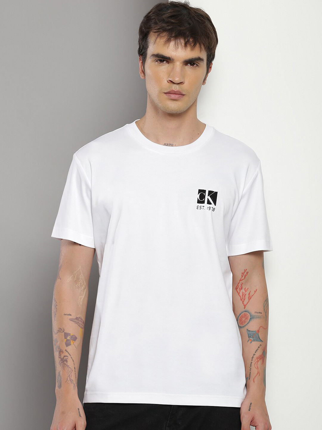 Calvin Klein Drop-Shoulder Sleeves Organic Cotton Pockets T-shirt