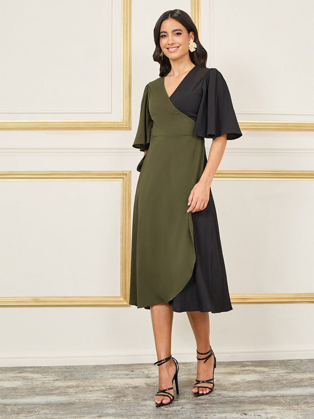 Styli Women's Green Colorblock Angel Sleeves Wrap Midi Dress