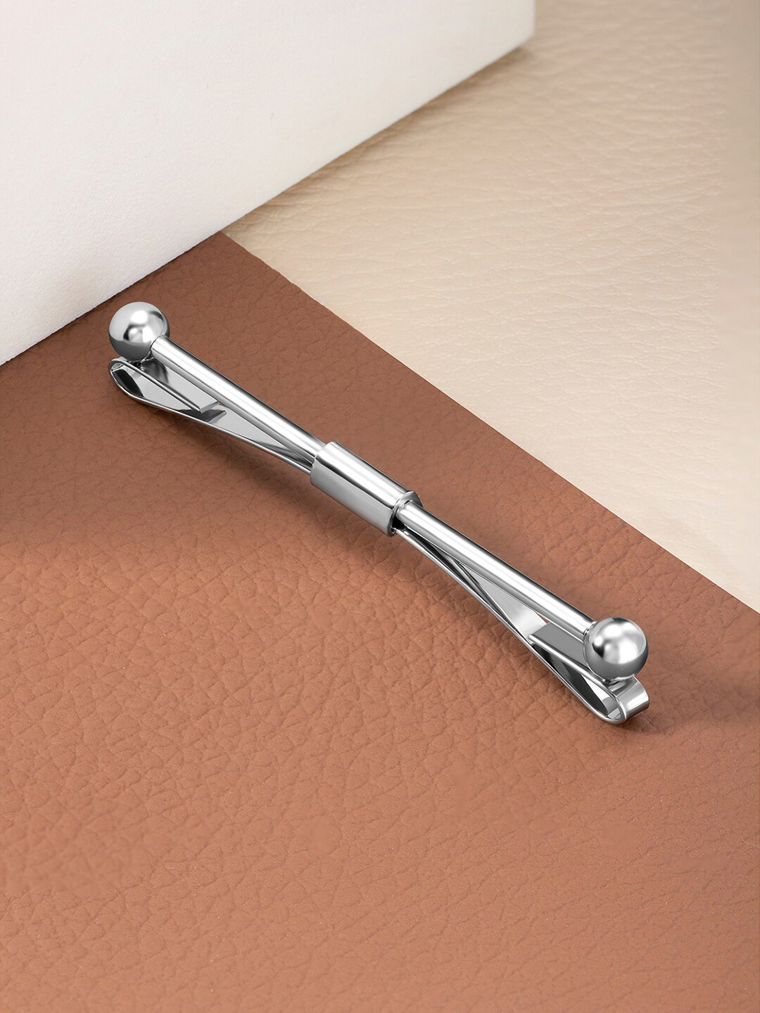 Peora Men Silver-Plated Classic Brooch