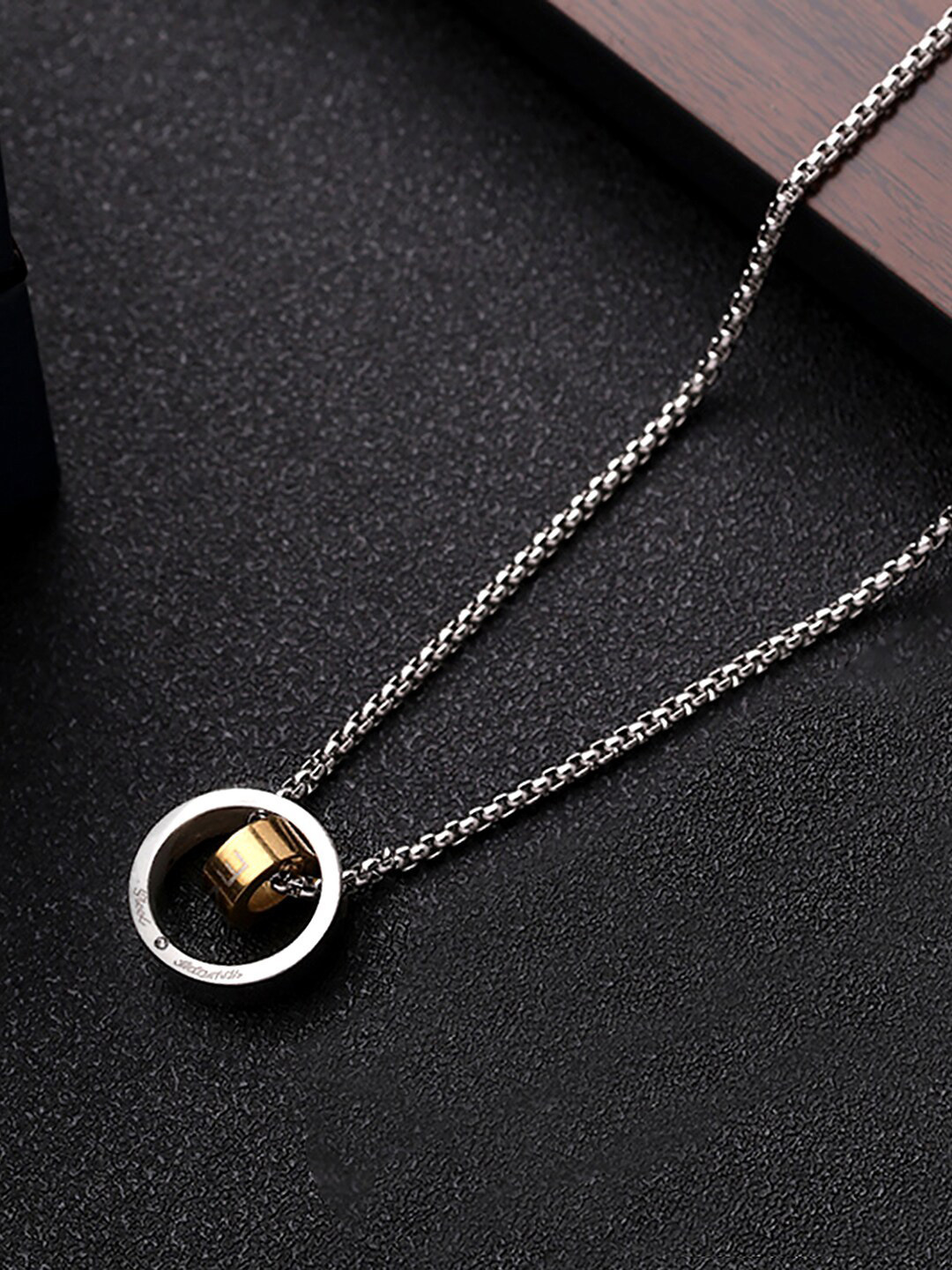 Peora Silver-Plated Dual Band Ring Pendant Box Chain