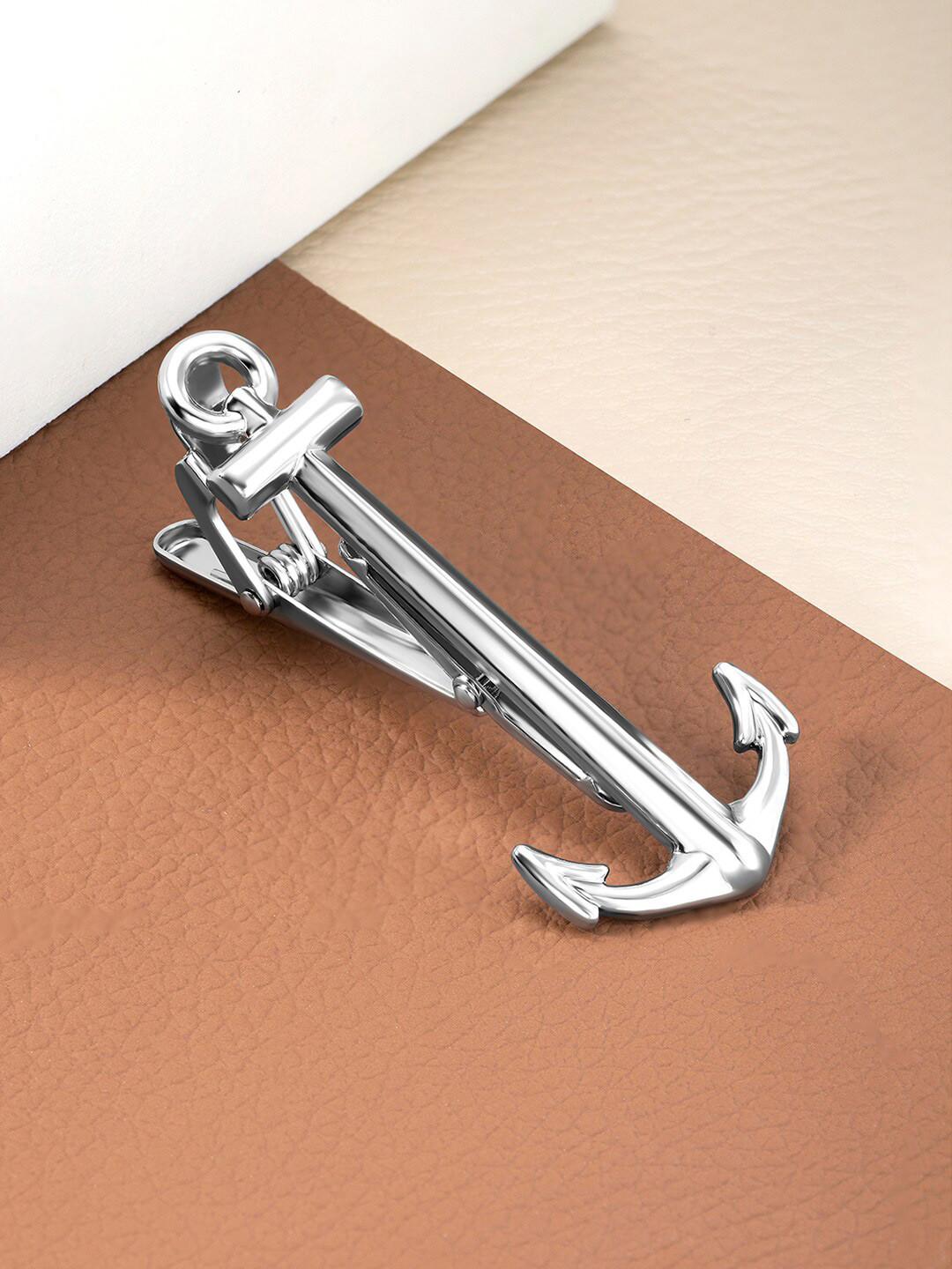 Peora Men Silver-Plated Anchor-Shaped Brooch