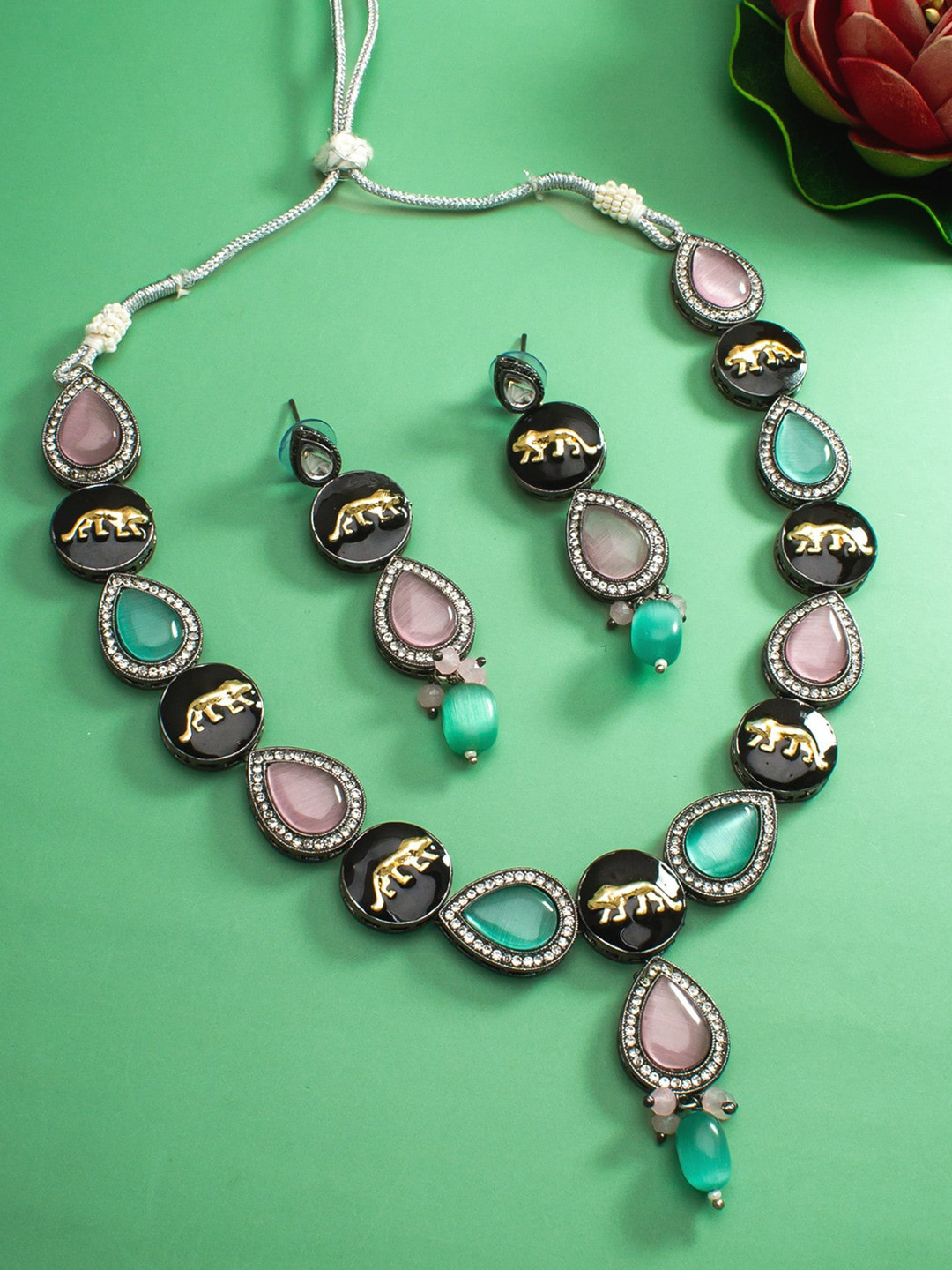 LUMIERE JEWEL Kundan Studded & Lion Charm Jewellery Set