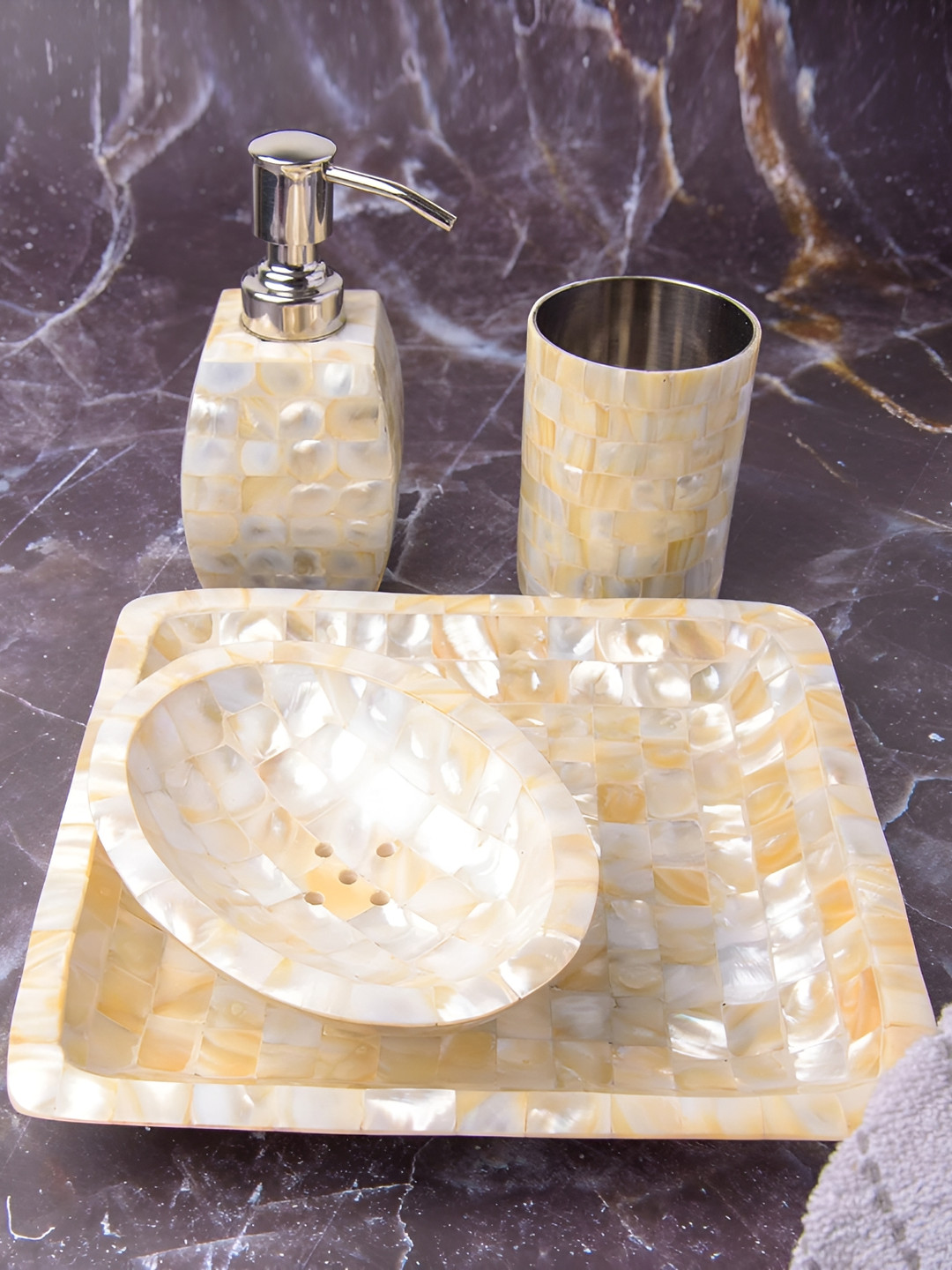 INDIA MEETS INDIA Cream-Coloured 4 piece Checked Bath Accessories Set