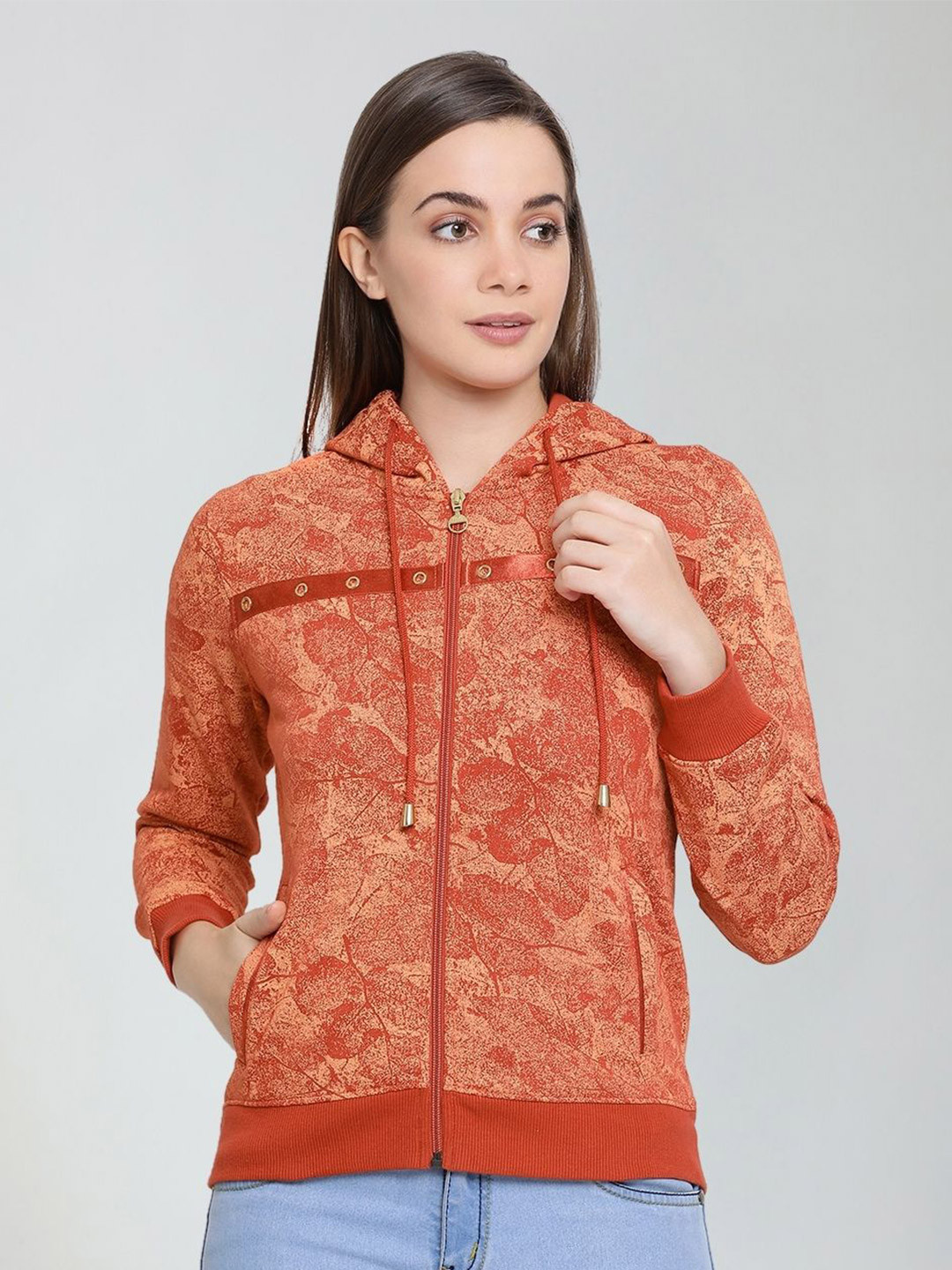 Moda Elementi Abstract Printed Rivets Hooded Sweatshirt