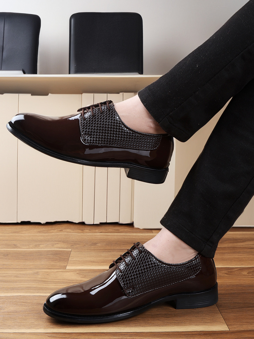 Bxxy Men Textured Formal Derbys