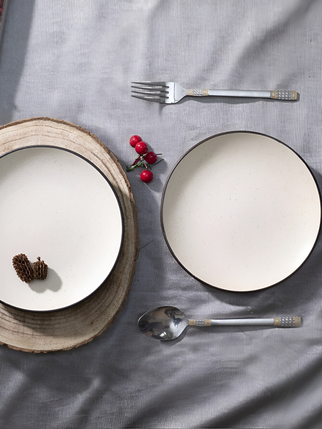 Lupaava White & Black 2-Pcs Dishwasher Safe Ceramic Plates