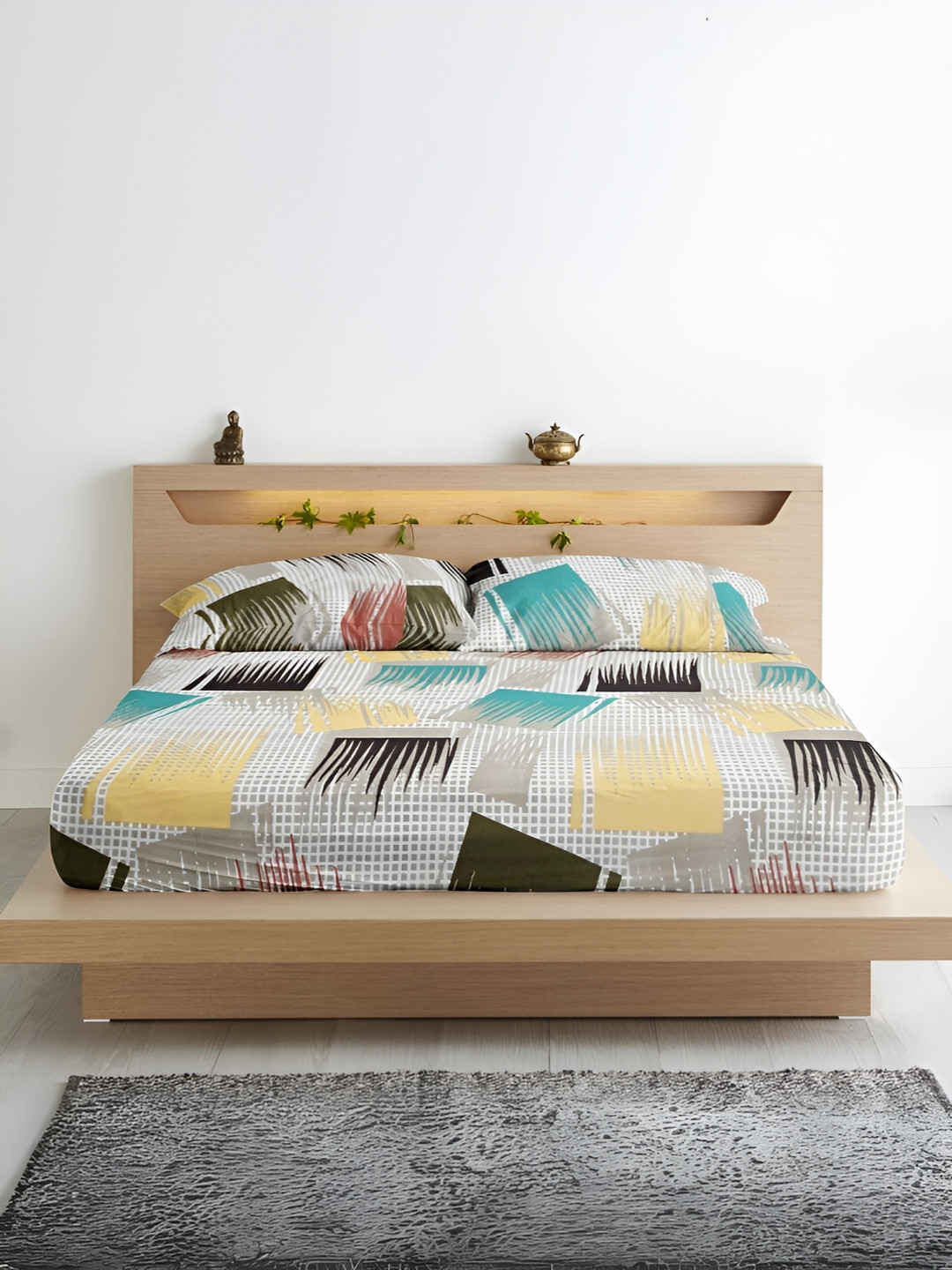 Aurave White Abstract Microfiber 210 TC Fitted King Fine Bedsheet with 2 Pillow Covers-250 x 250 cm