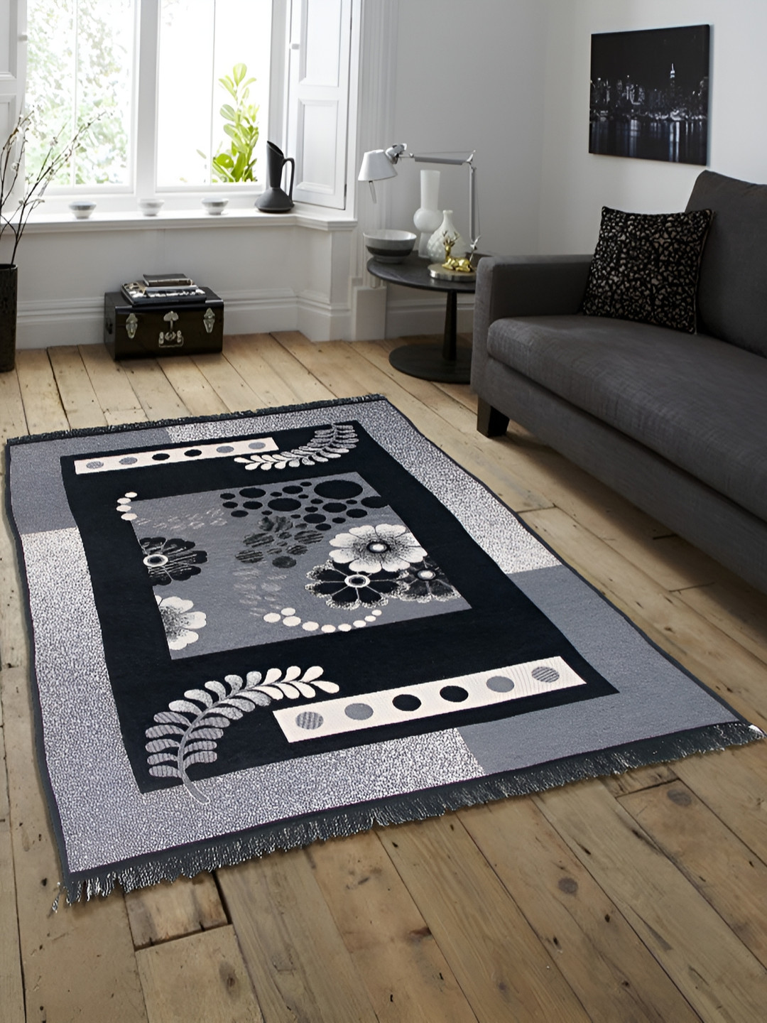 ZESTURE Black Floral Regular Carpet