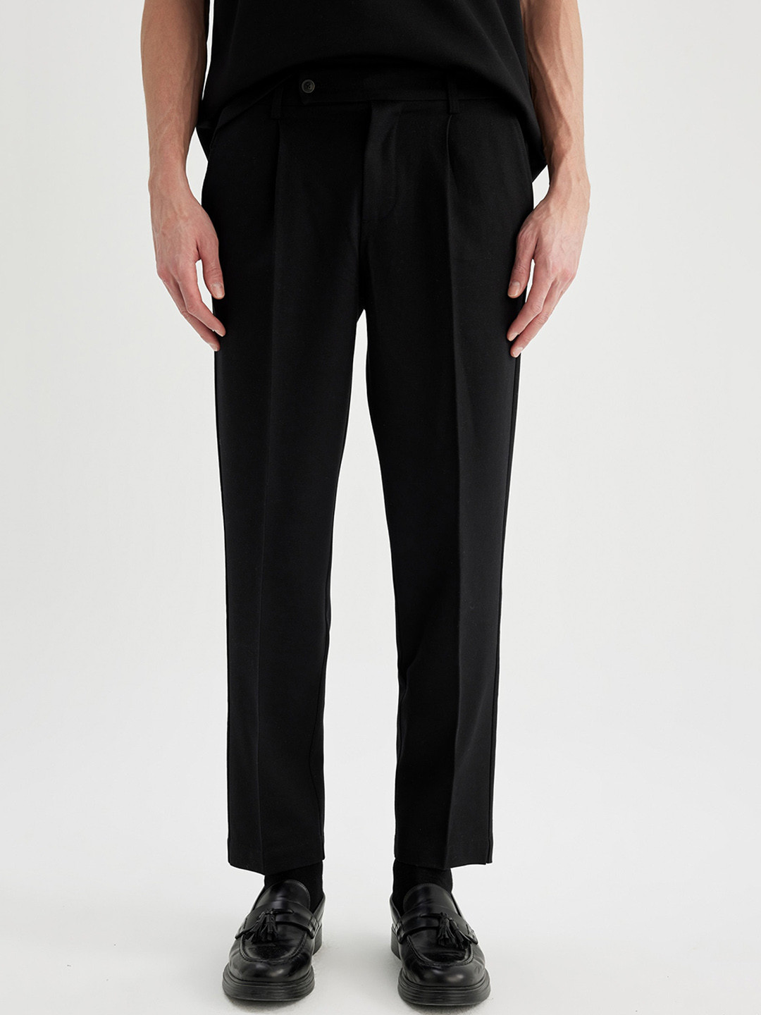 DeFacto Men Flat-Front Mid-Rise Regular Fit Trouser