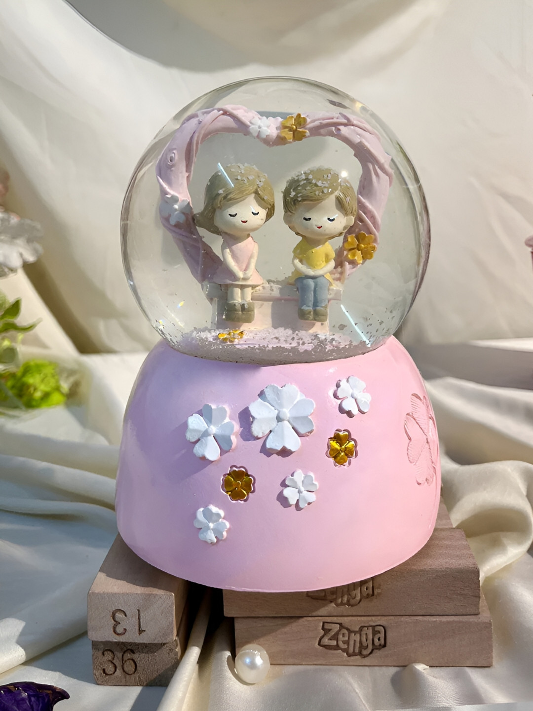 Giftii Cute Musical Snow Ball Transparent Resin Matte Living Room Music Small Showpiece -