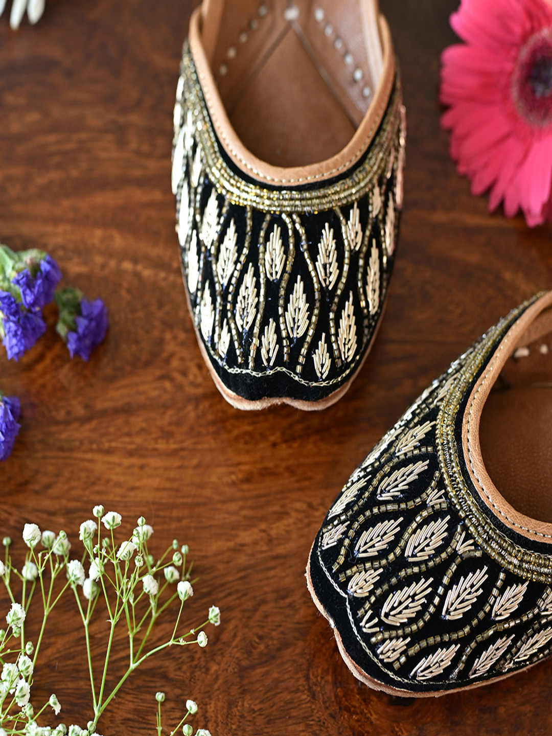 SCENTRA Embellished Square Toe Mojaris