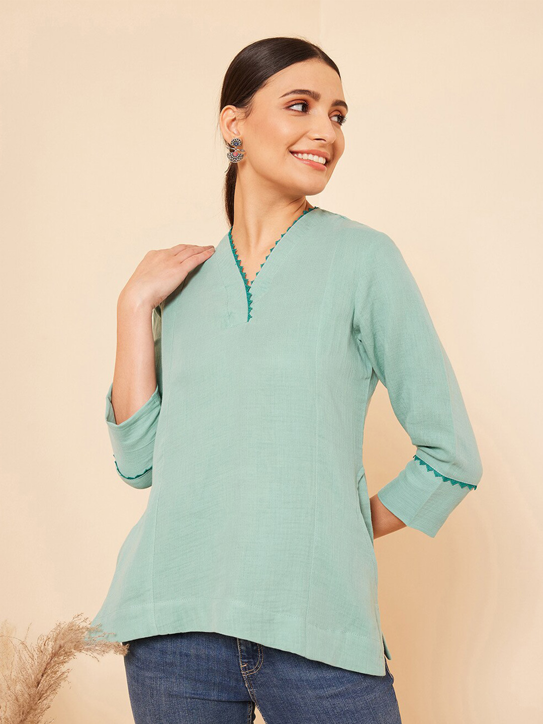 STADO V-Neck Cuffed Sleeves Cotton Top