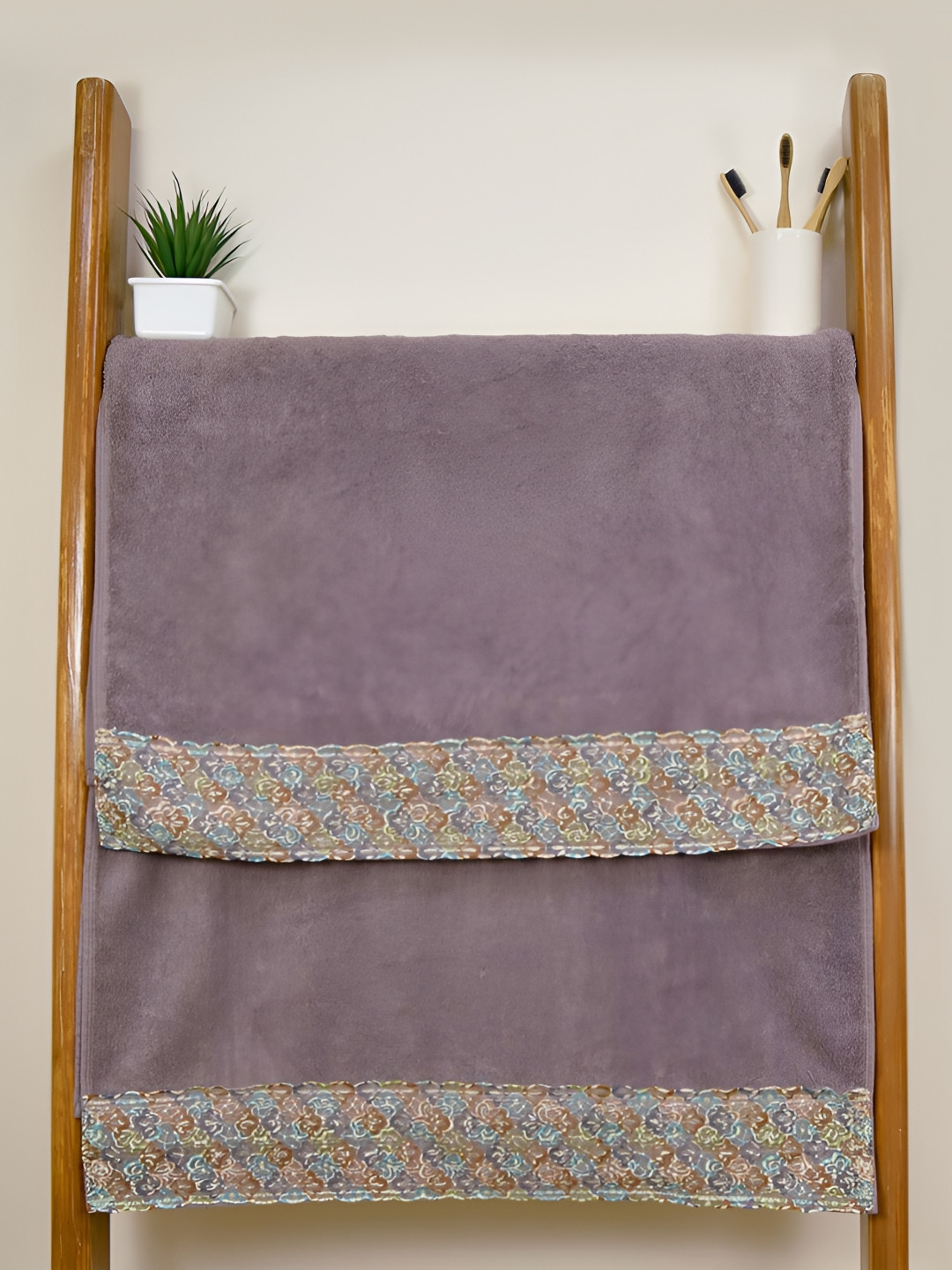 RANGOLI Pure Cotton Lace 550 GSM Charcoal Bath Towel