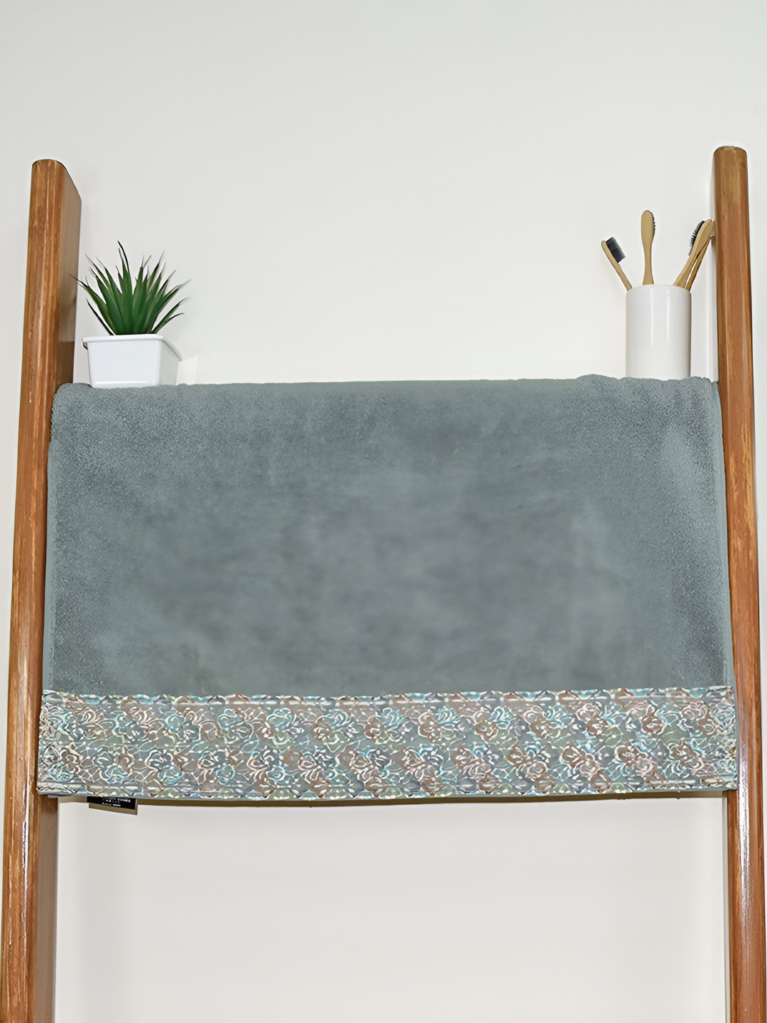 RANGOLI Green & Blue  Double- Ply Terry Cotton 550 GSM Bath Towel