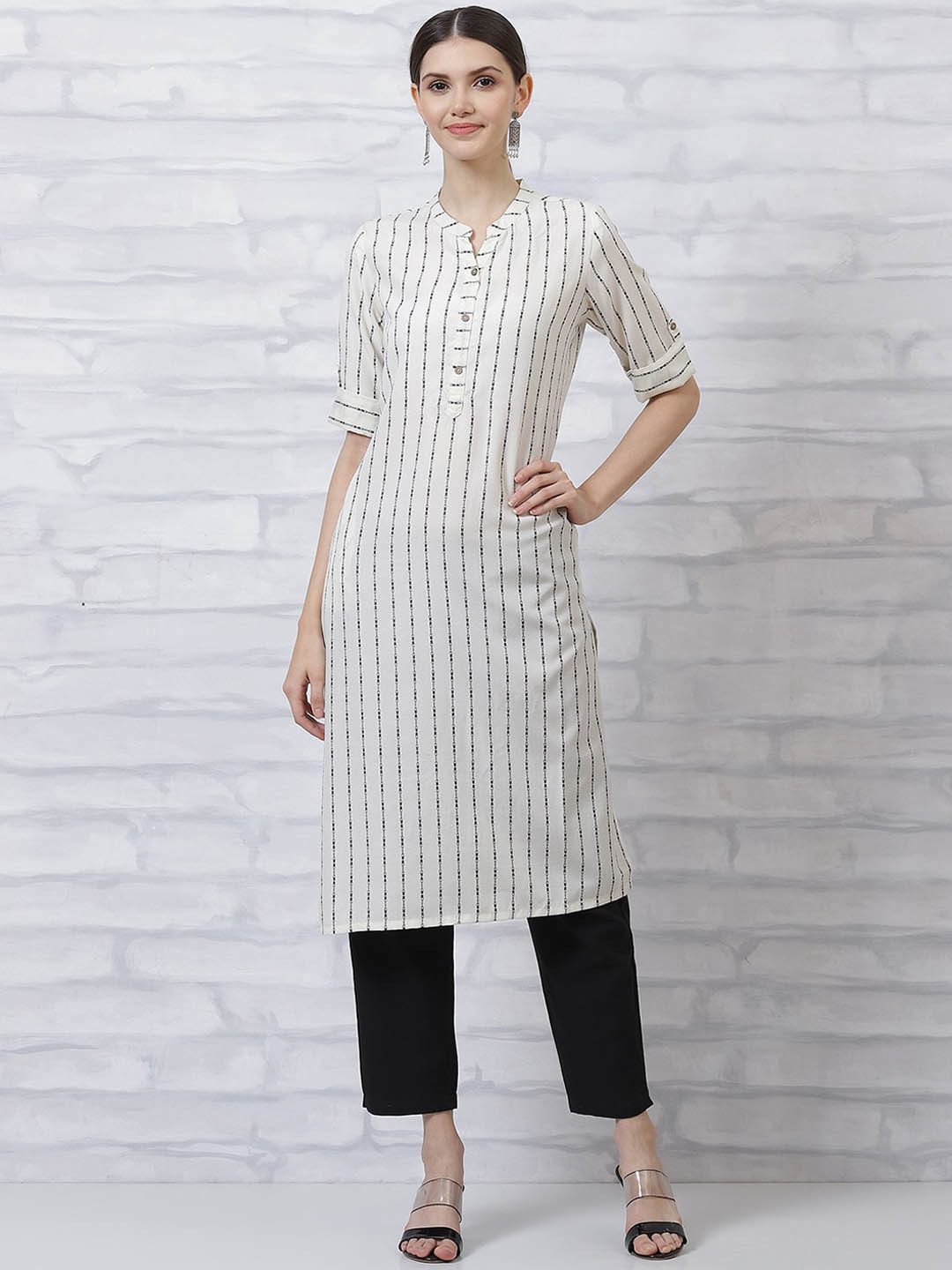 Rangriti Geometric Striped Short Sleeves Thread Work Pathani Kurta