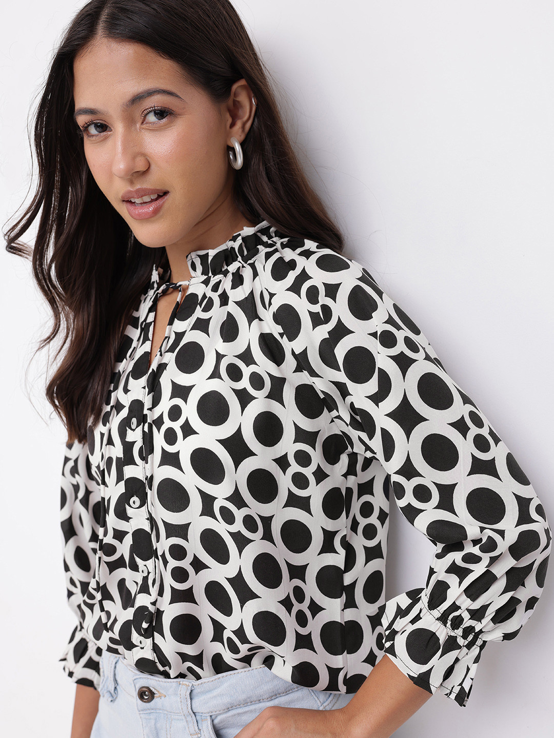 DressBerry Ruffled Sleeves With Tie-Up Collar Geometric Top