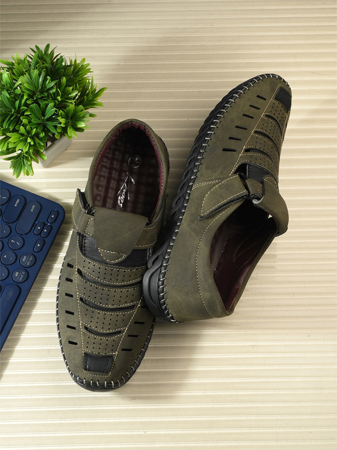 knoos Men Shoe-Style Sandals