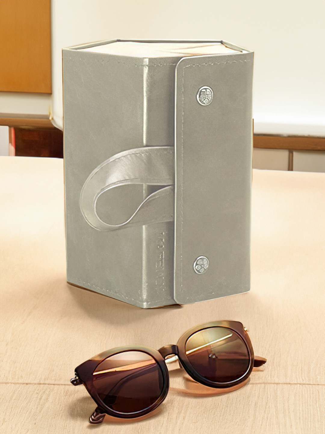 Aura Cream Water Resistant Sunglass Orgnaiser with 4 Pockets
