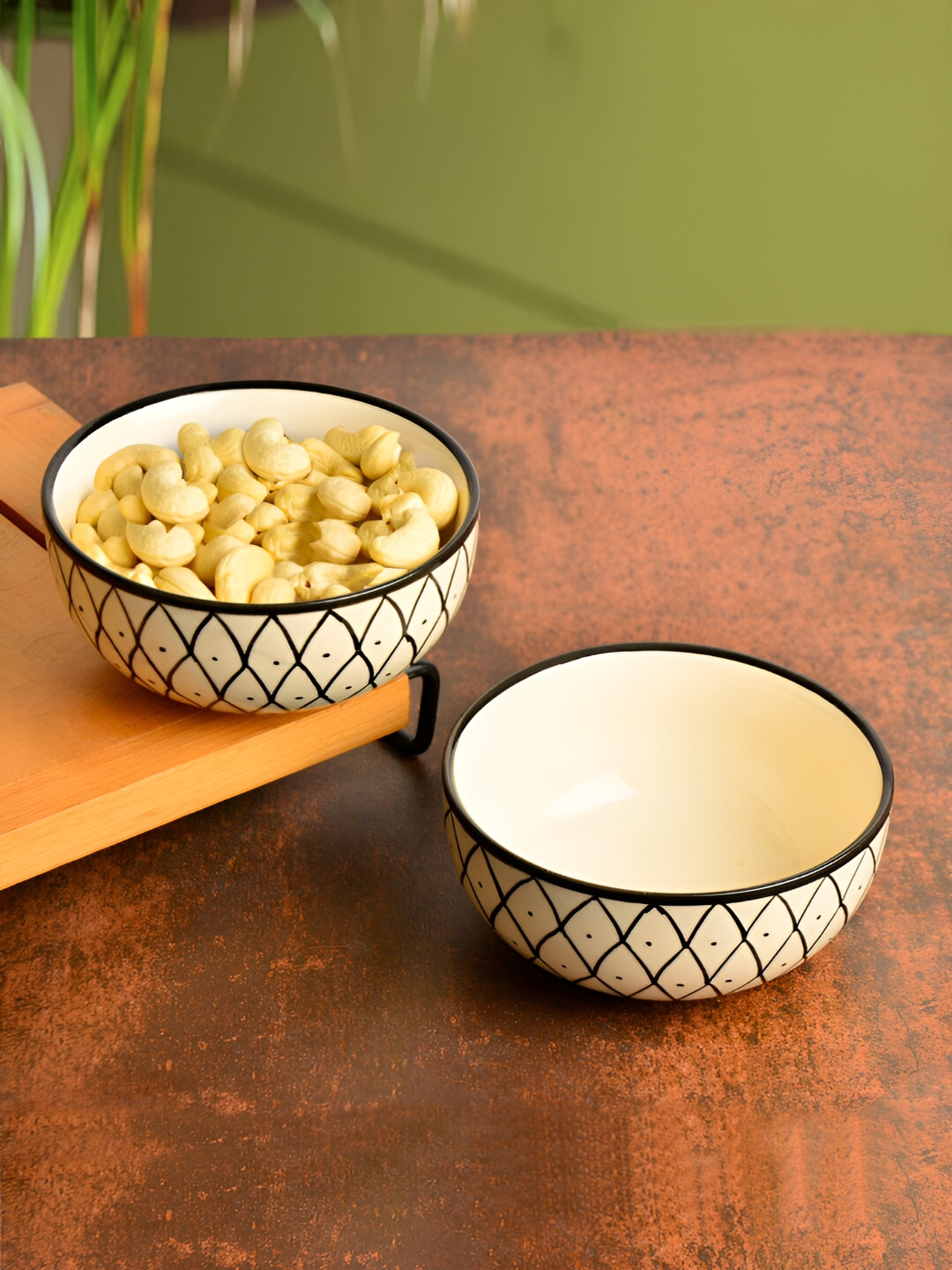 StyleMyWay Black & White 2 Pieces Spiral Ceramic Bowls- 325 ml Each