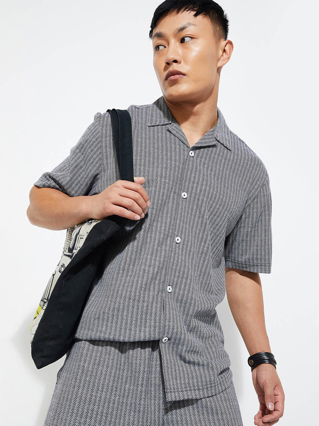 max URB_N Men Regular Fit Herringbone Resort Shirt