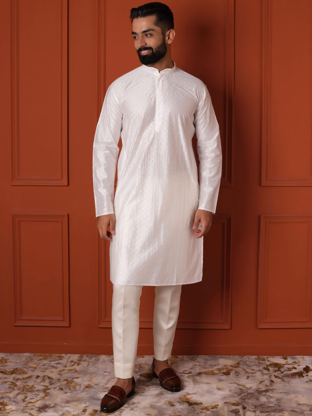 Lightpole Geometric Embroidered Sequinned White Romance Mandarin Collar Straight Kurta