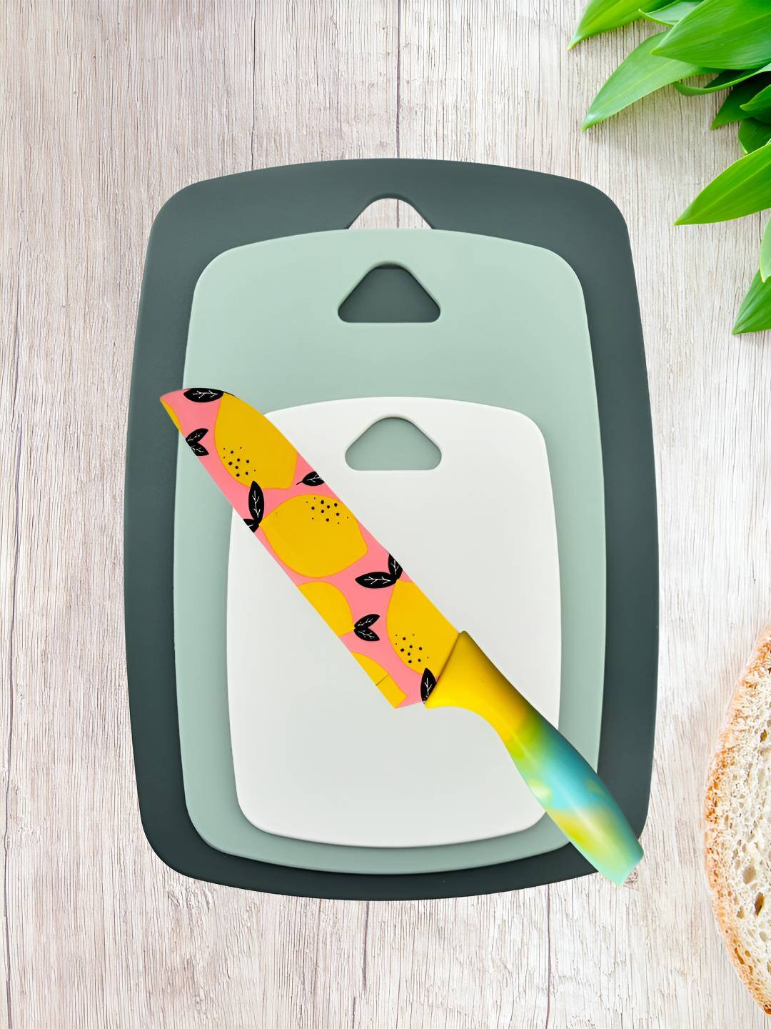 UniKart Yellow & Green 4 Pcs Printed Chopping Boards with Knife