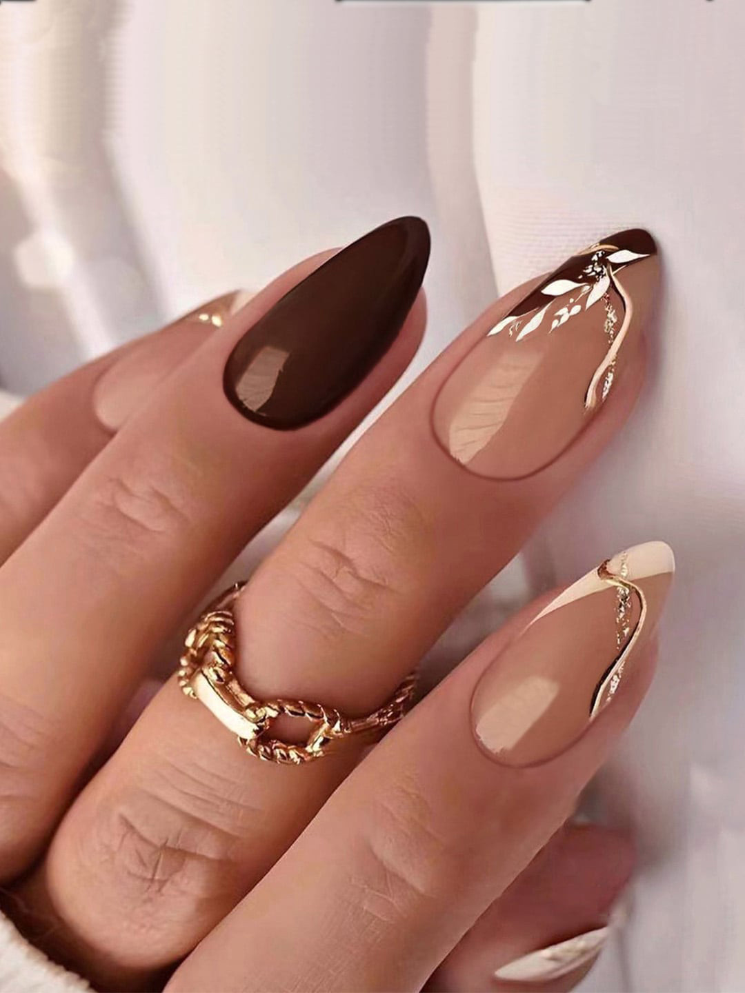 Secret Lives 24-Pcs Almond Shape With Curve Leaves & Glitter