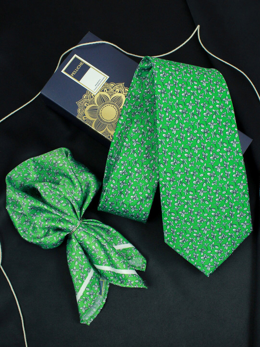 PELUCHE Emerald Foliage Men Green Neck Tie & Pocket Square Set