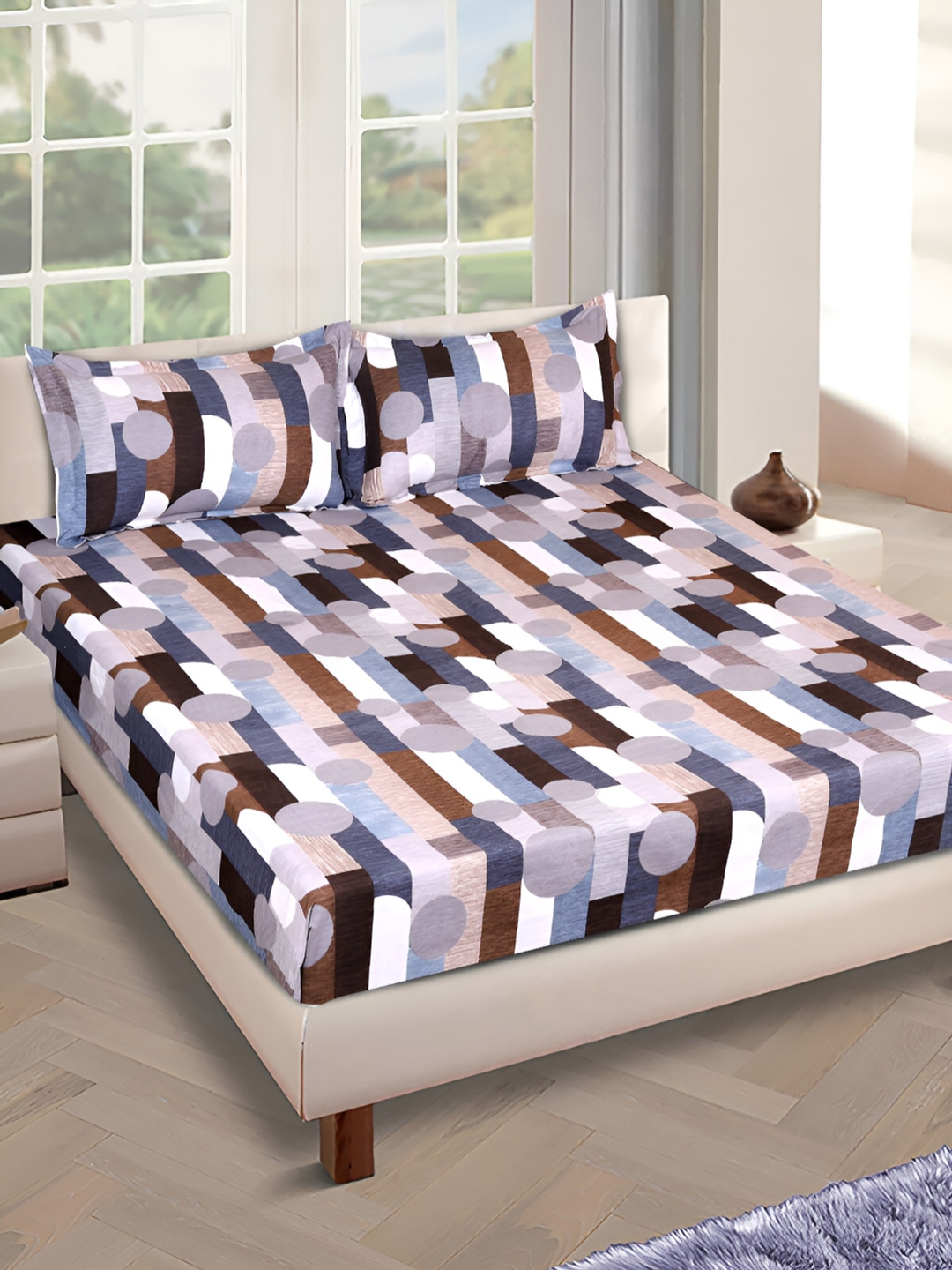 ROMEE White Geometric Polycotton 186 TC King Fine Bedsheet with 2 Pillow Covers-106 x 106 inches