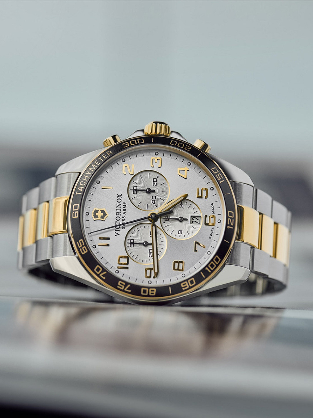 Victorinox FieldForce Classic Chrono Men  Bracelet Style Straps Analogue Watch 241903