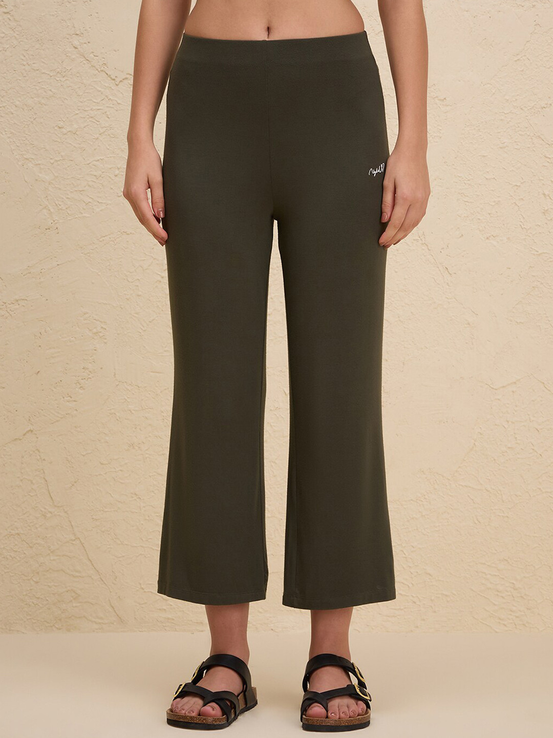 Nykd By Nykaa Summer Essential Super Soft and Comfy Modal Cropped Pants