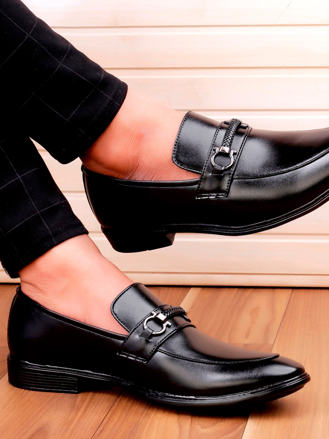 Bxxy Men Buckle Detailed Formal Loafers