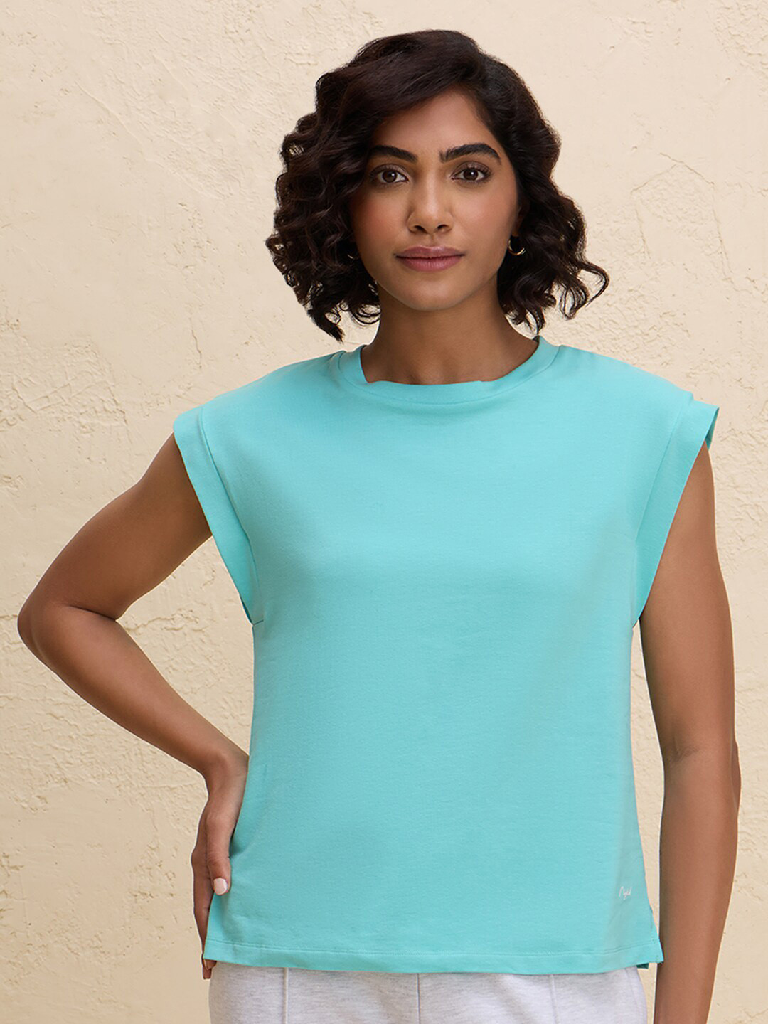 Nykd By Nykaa Summer Essential Extended Shoulder 2 Degree Cooling Tee