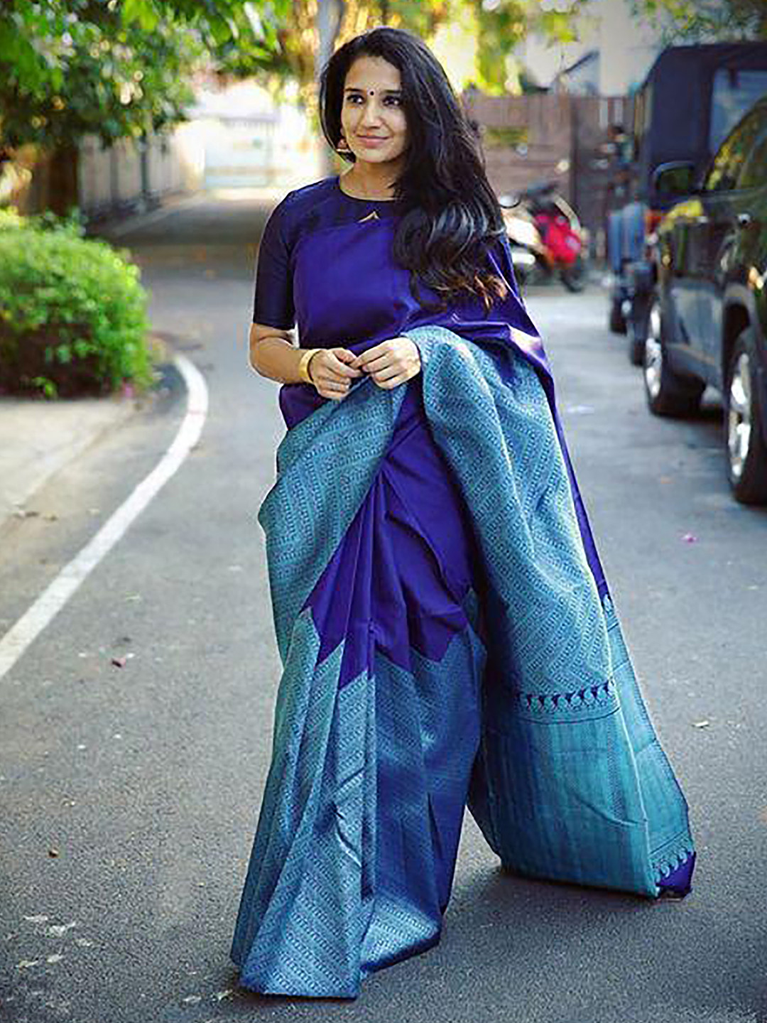KALINI Geometric Woven Design Zari Banarasi Saree