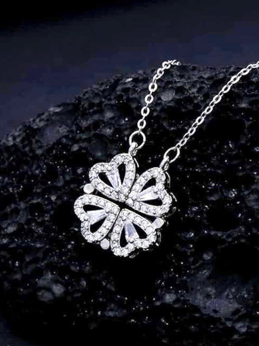 SALVE Stainless Steel 2 in 1 Magnetic Heart Pendant With Chain