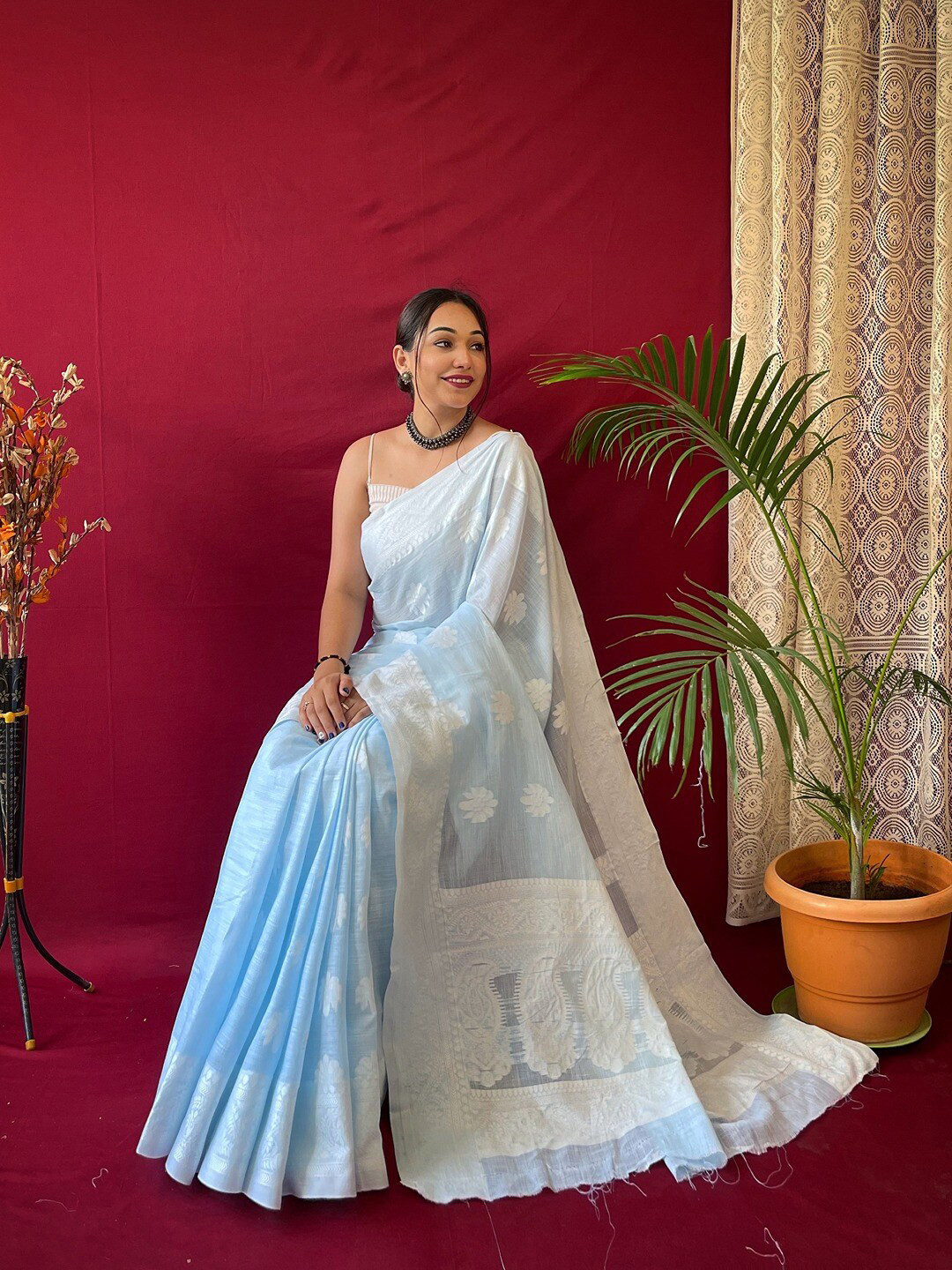 SGF11 Ethnic Motifs Cotton Linen Thread Work Saree with Cotton Linen Blouse Piece