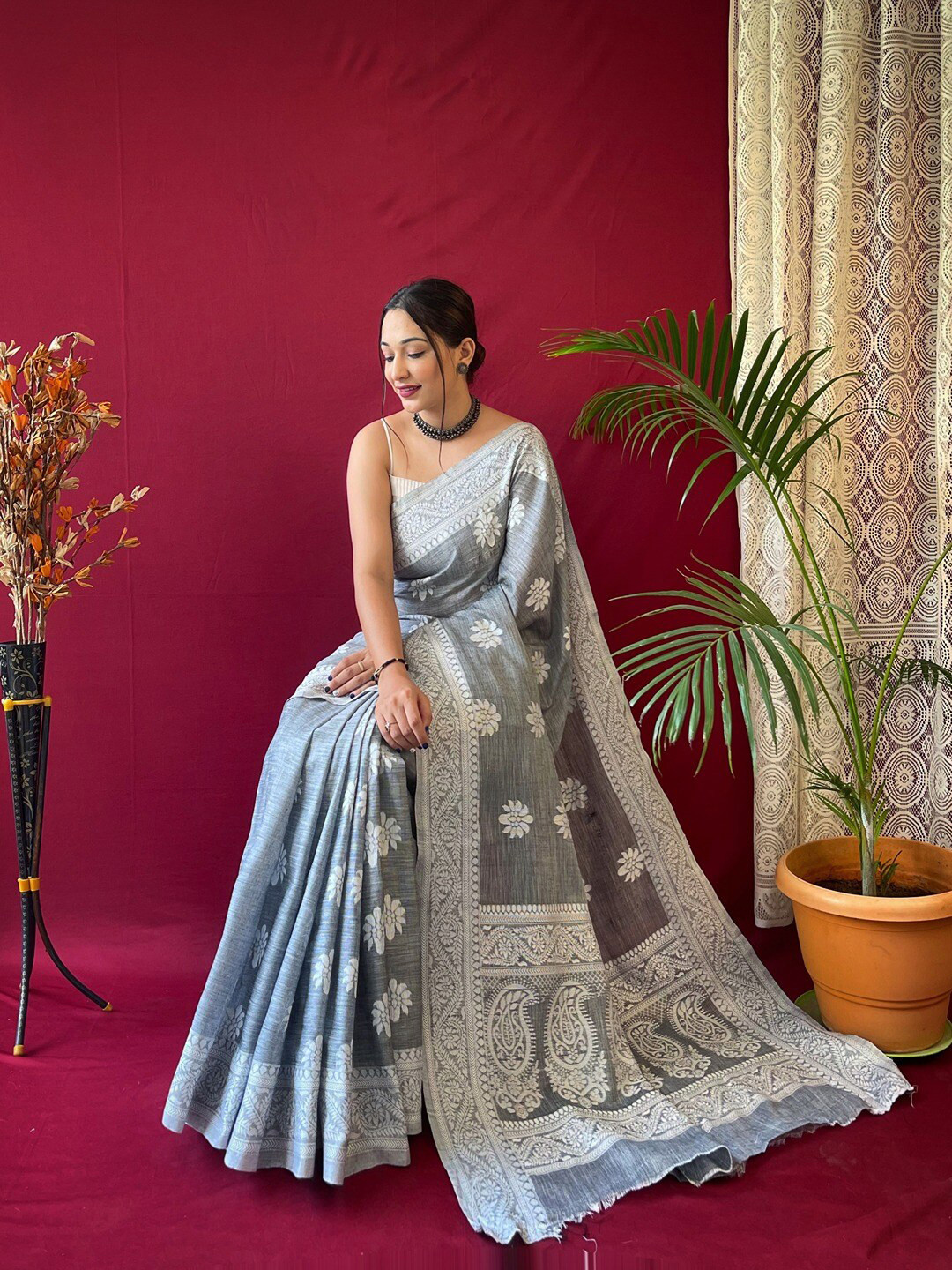 SGF11 Ethnic Motifs Cotton Linen Thread Work Saree with Cotton Linen Blouse Piece