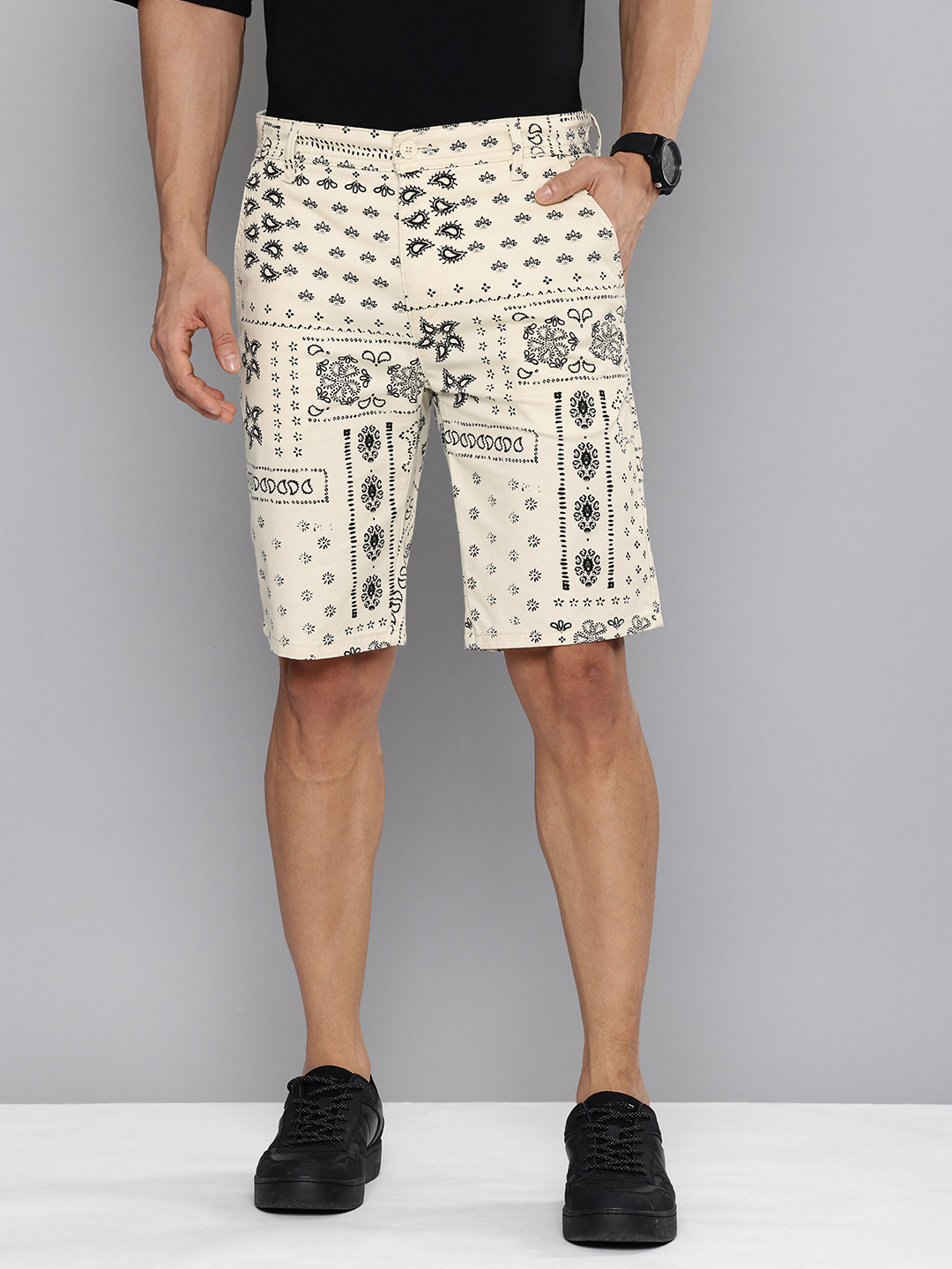 Levis Men Ethnic Motifs Printed Tapered Fit Chino Shorts
