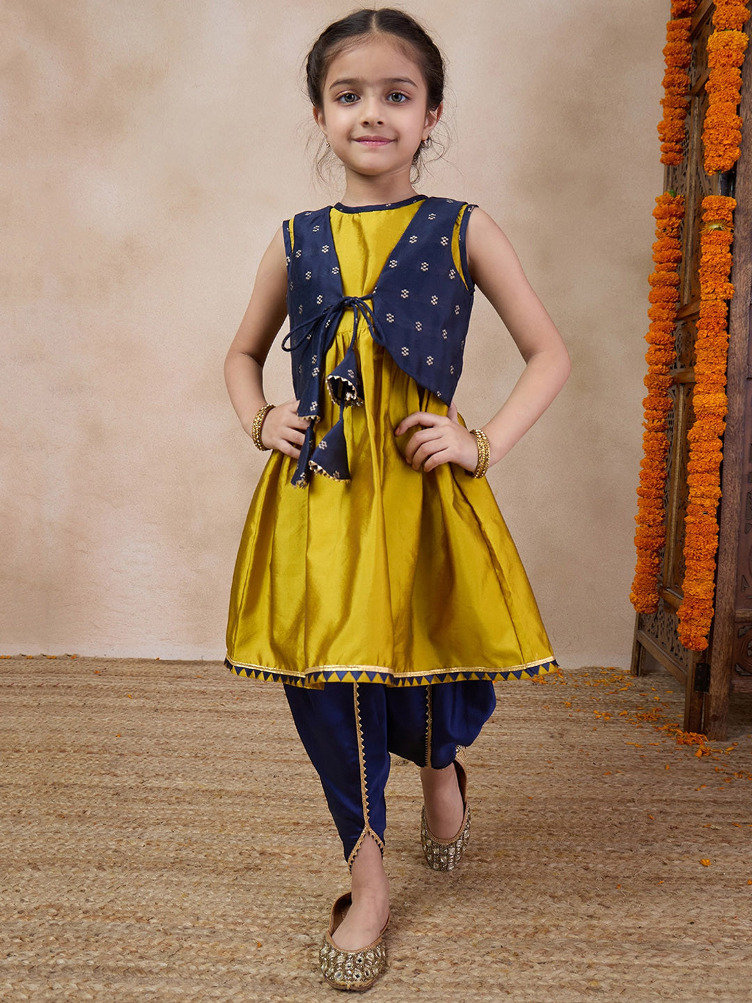 pspeaches Girls Anarkali Round Neck Sleeveless Kurta With Dhoti Pants & Jacket