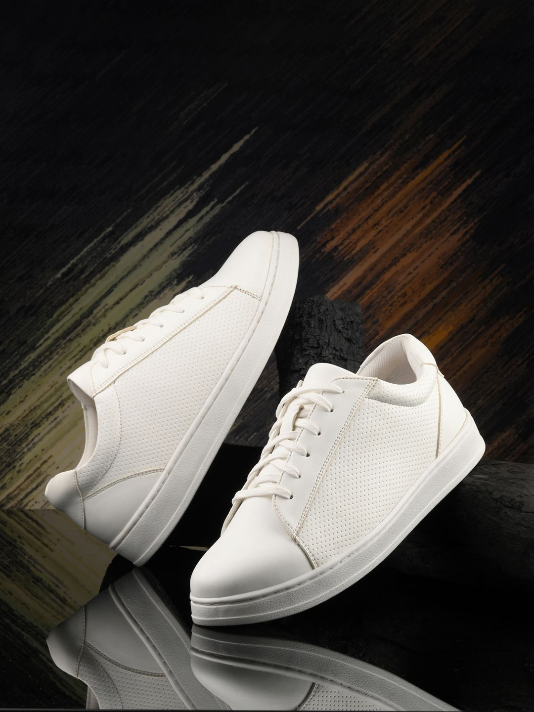 Mast & Harbour Men White Round Toe Lightweight Sneakers