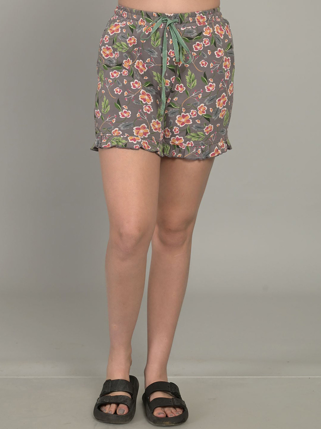 MAYSIXTY Women Floral Printed Shorts
