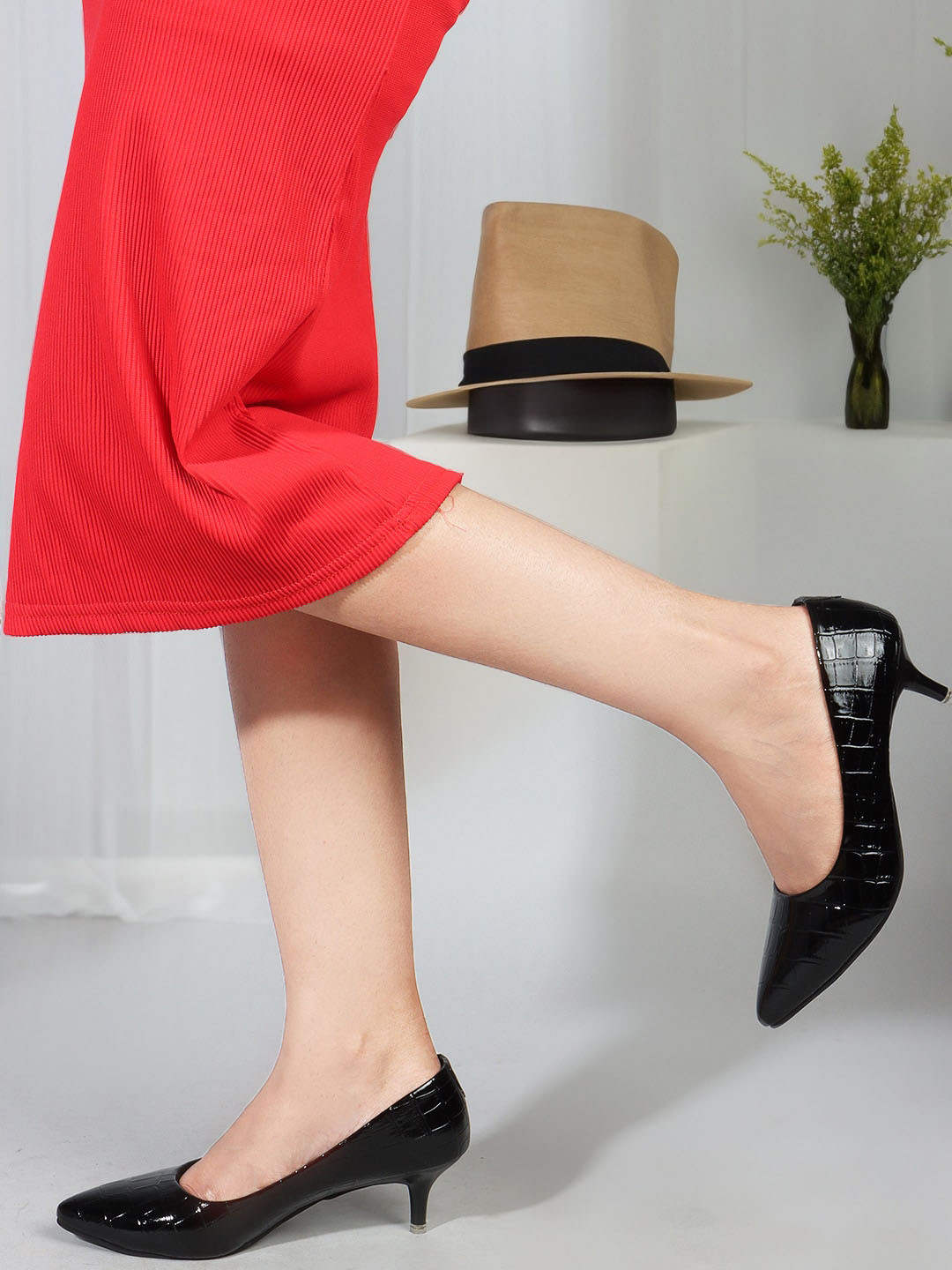 Carlton London Textured Kitten Heel Pumps