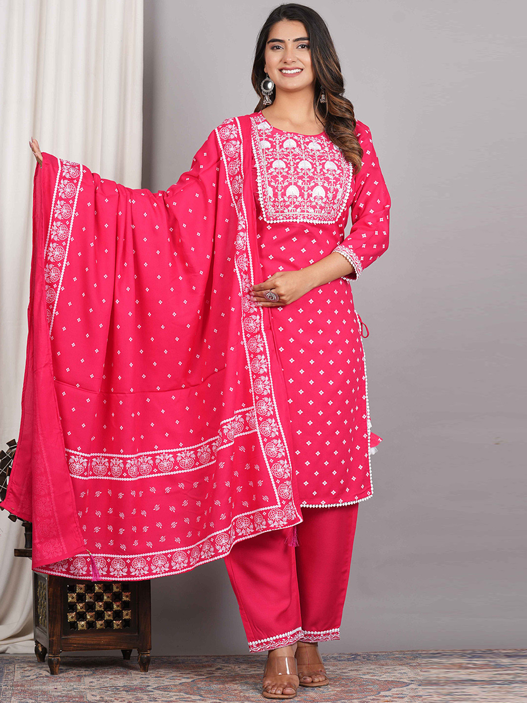 DHANOTA Geometric Printed Round Neck Straight Kurta with Trousers & Dupatta