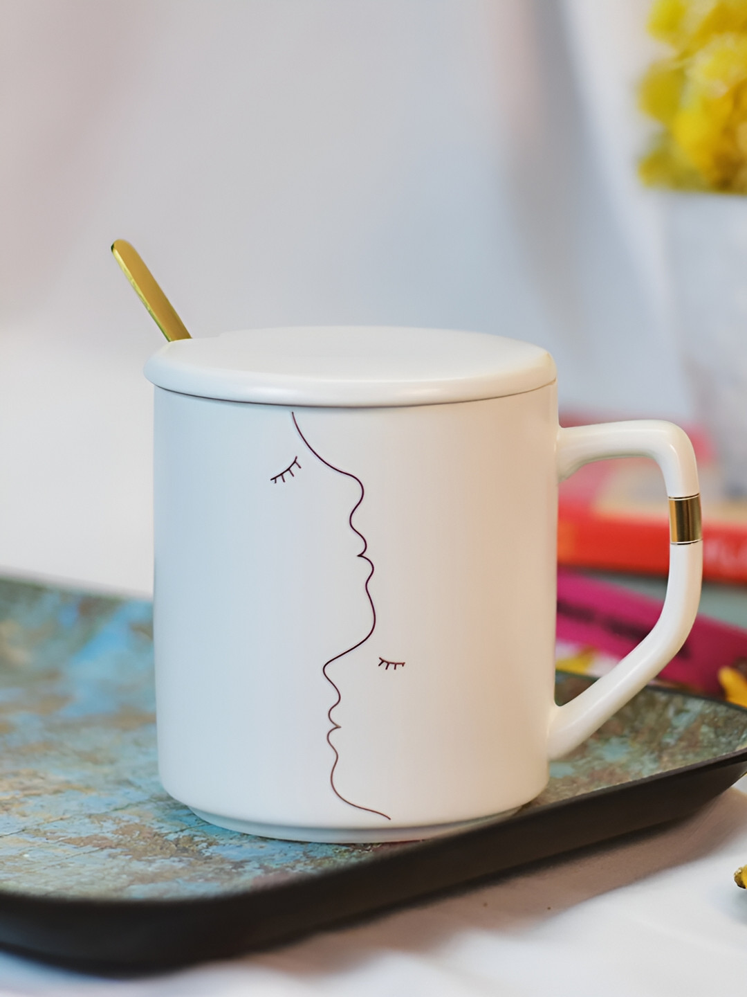 Giftii White & Black 3 Pieces Printed Ceramic Glossy Mugs With Lid & Spoon 350 ml