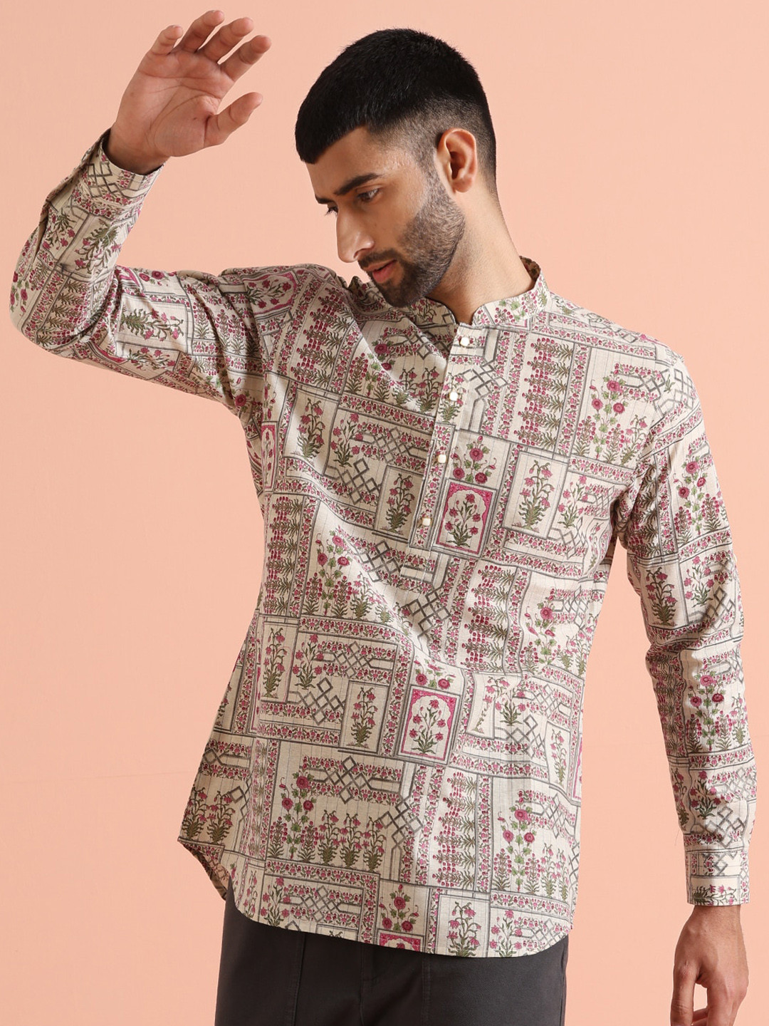 KISAH Men Yoke Design Thread Work Short Kurta