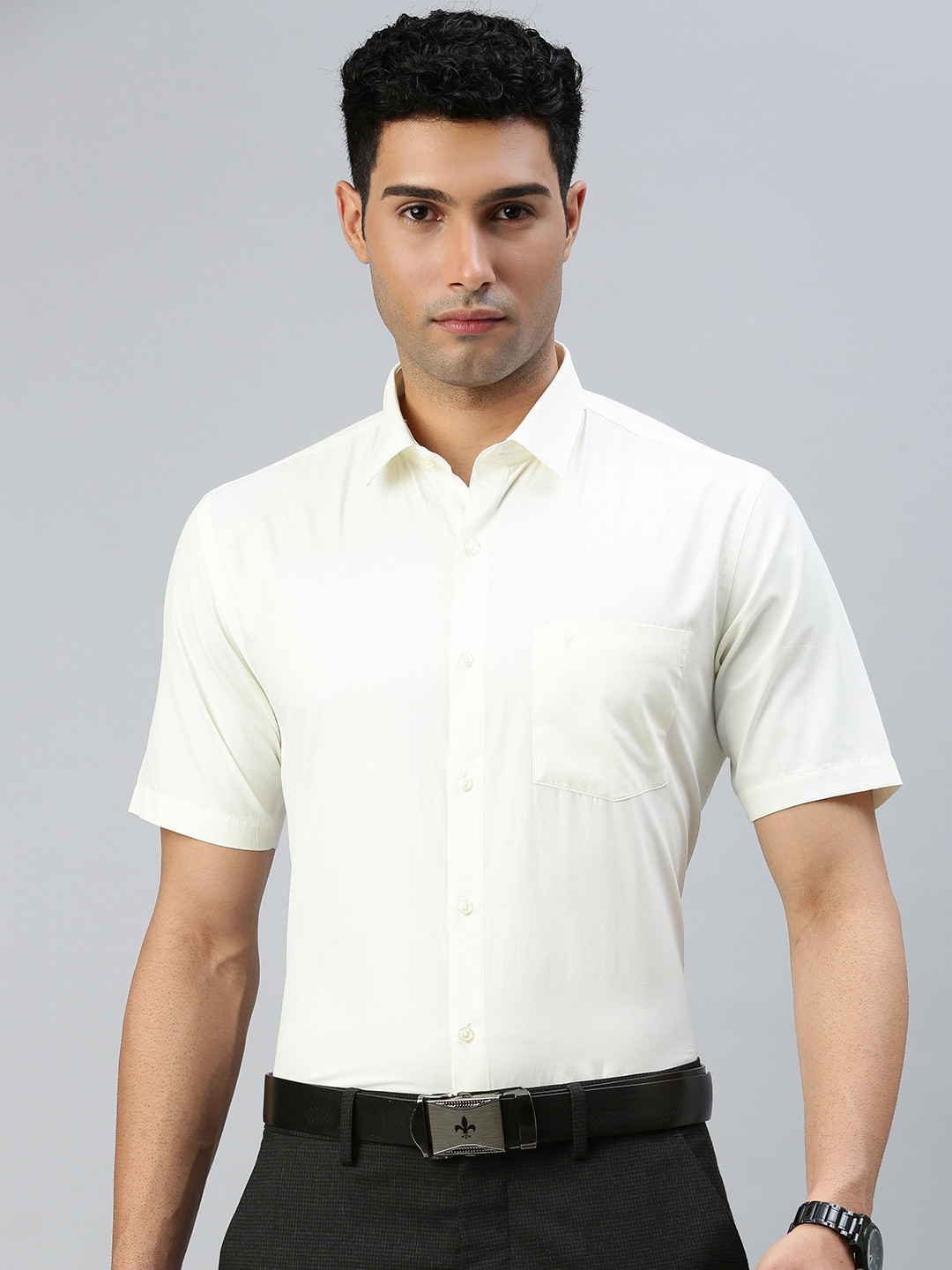 Ramraj Men Solid Spread collar Half Sleeve Formal Shirt